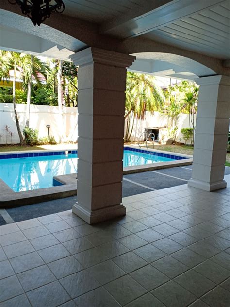 3 bedroom apartment for rent alabang .